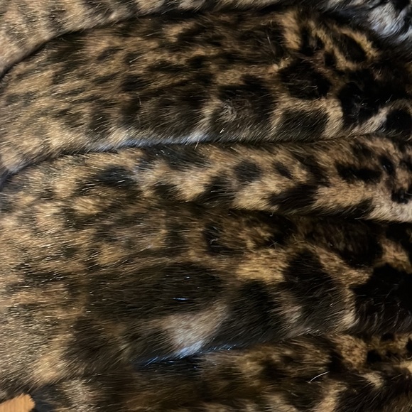 Fabulous Furs Faux Leopard Jacket - Picture 6 of 9